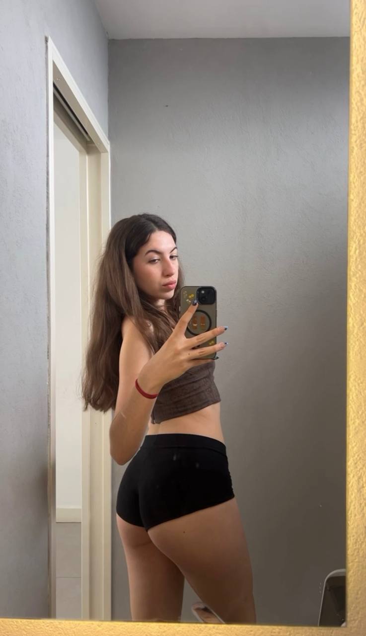 Amber in her underwear in Santos