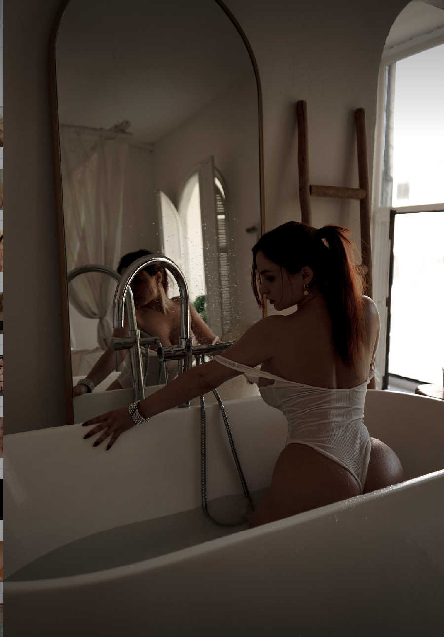 A playful frame from Miranda Faith nude — online in Santos