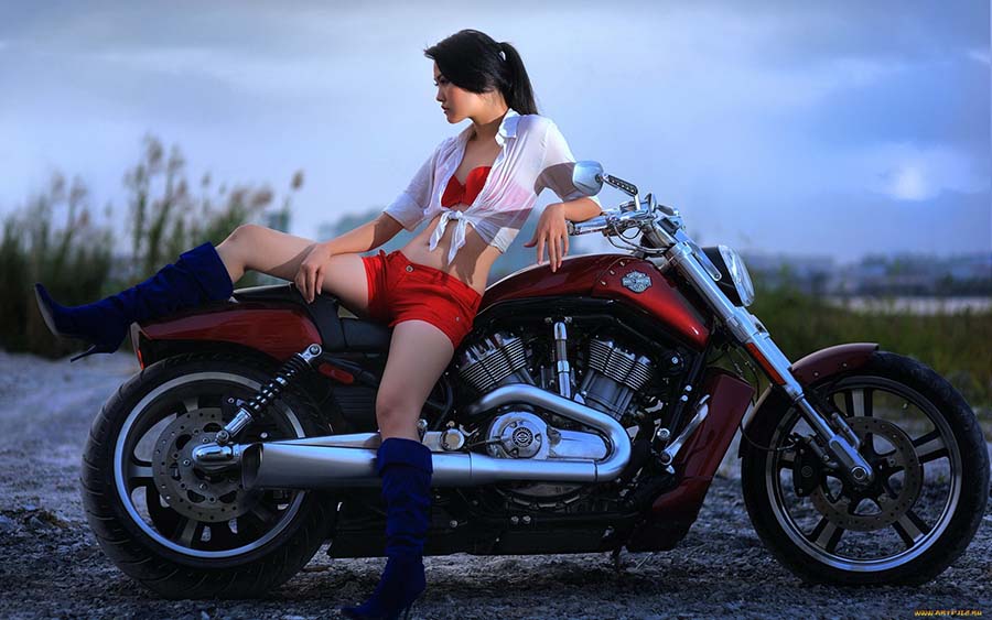 Beautiful girls and motorcycles in Santos