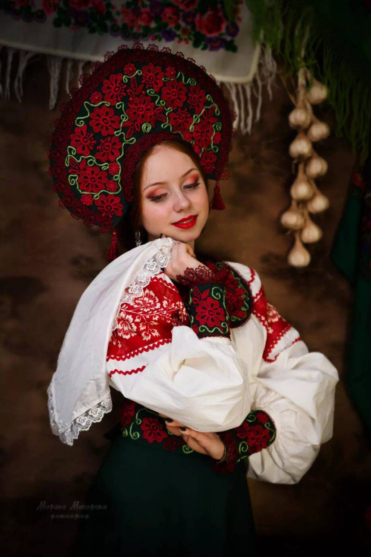 Women in Slavic costumes underwear in Santos