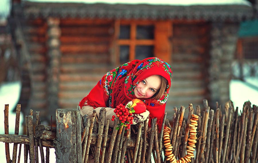 Sexy girl Women in Slavic costumes in Santos