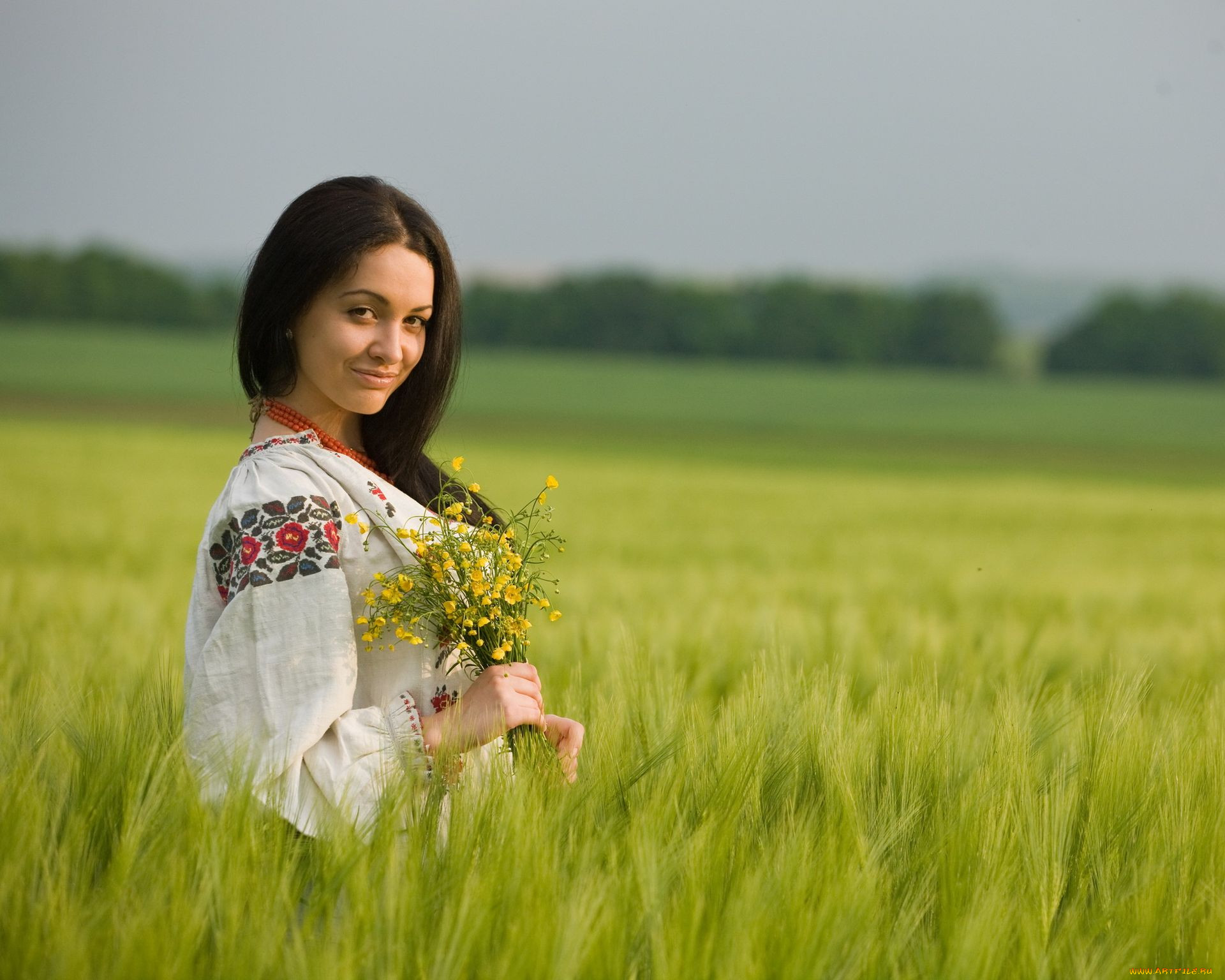 Women in Slavic costumes in Santos