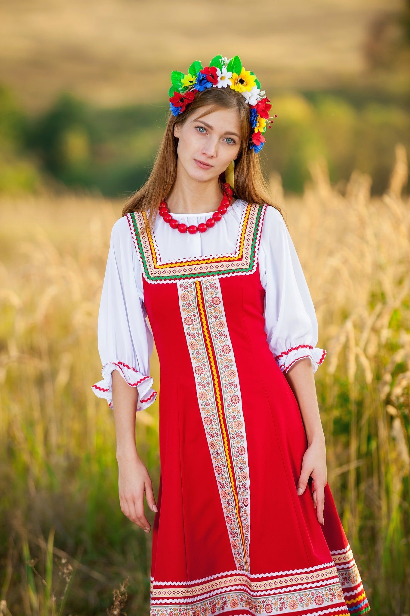 Women in Slavic costumes in Santos