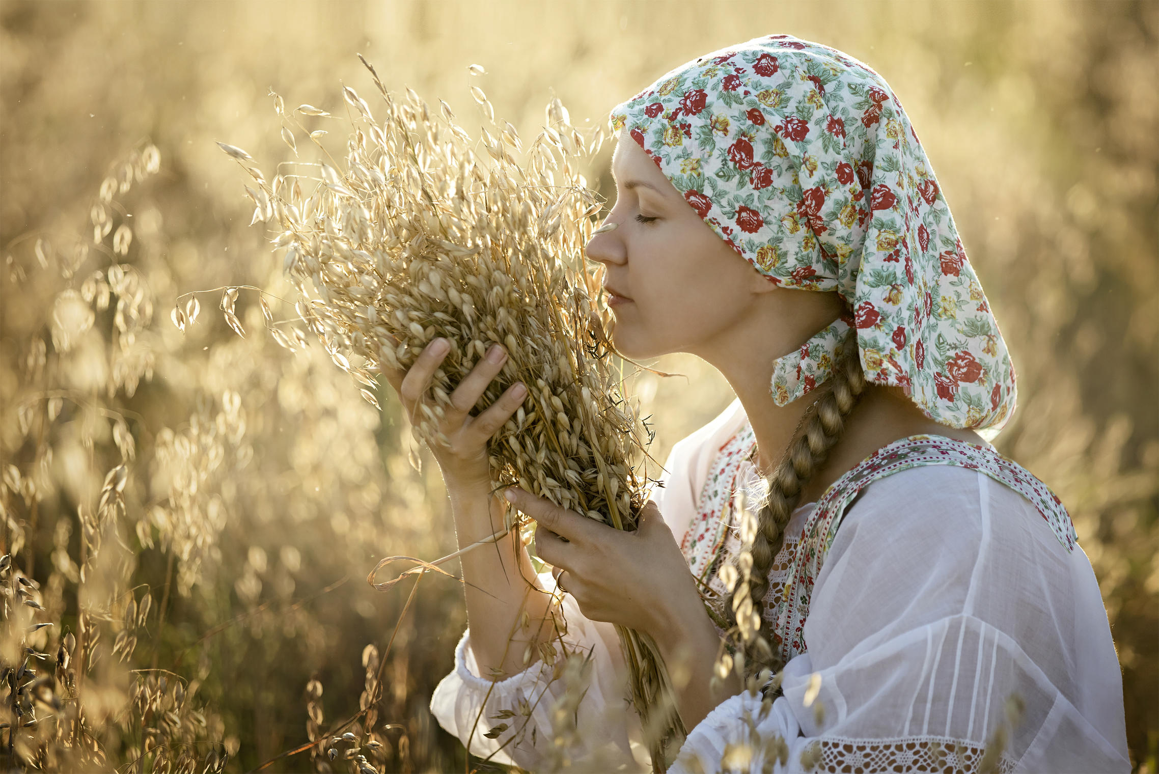 Photo Women in Slavic costumes in Santos