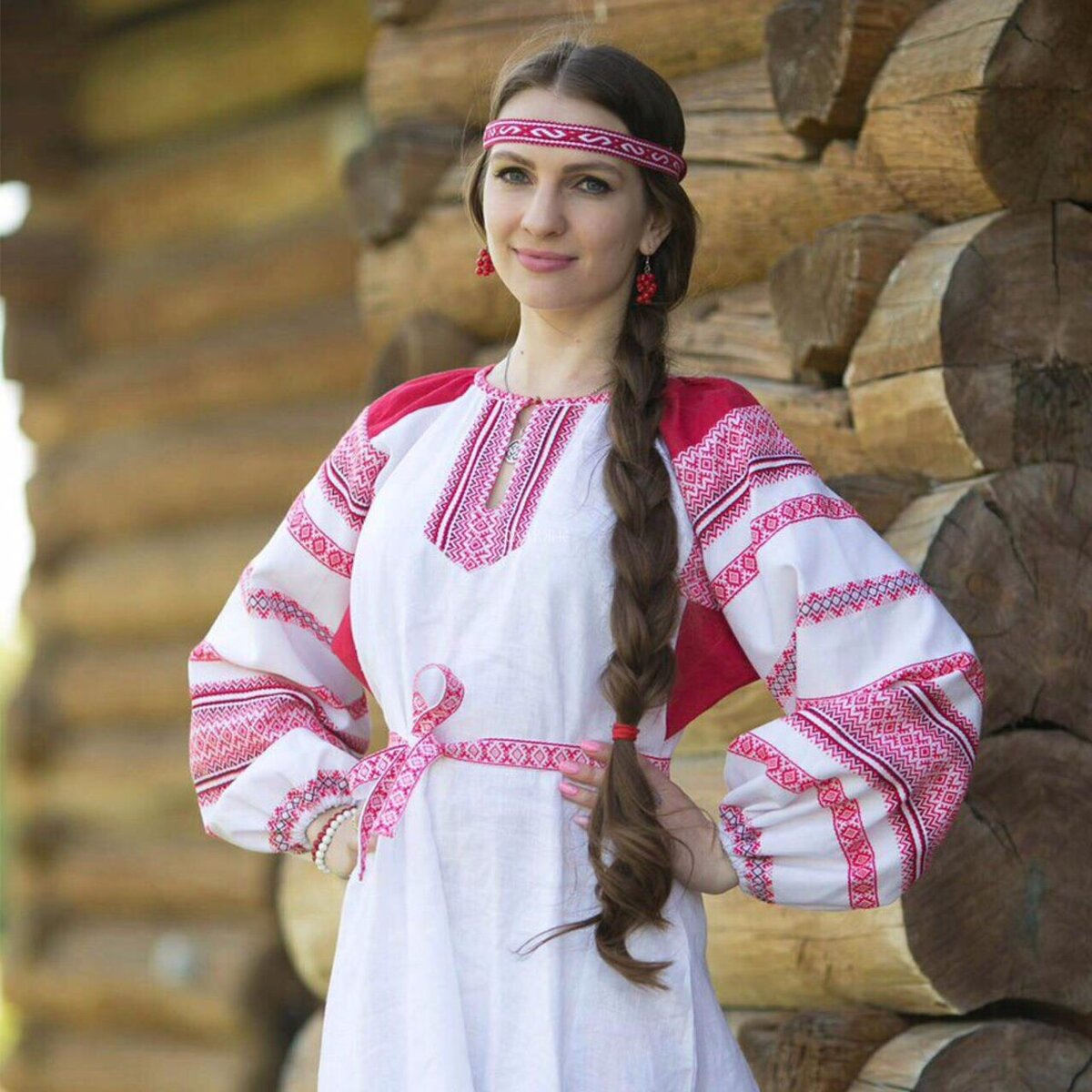 Girls in Slavic costumes in Santos