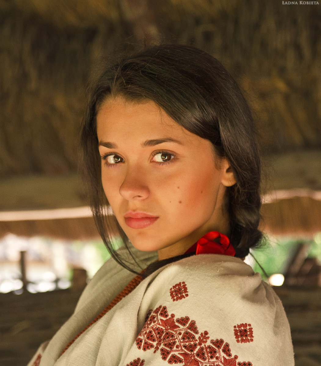 Girls in Slavic costumes in Santos
