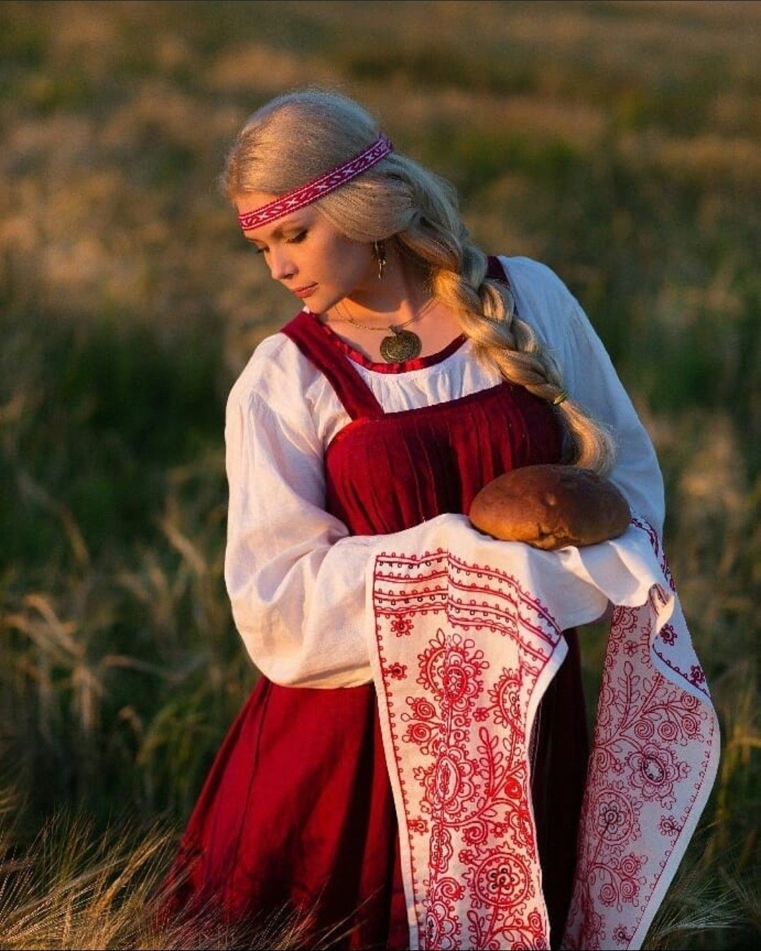 Girls in Slavic costumes in Santos