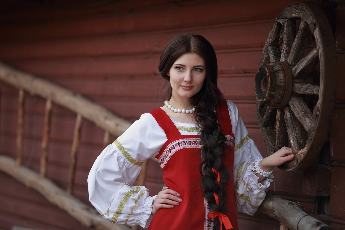 Girls in Slavic costumes in Santos