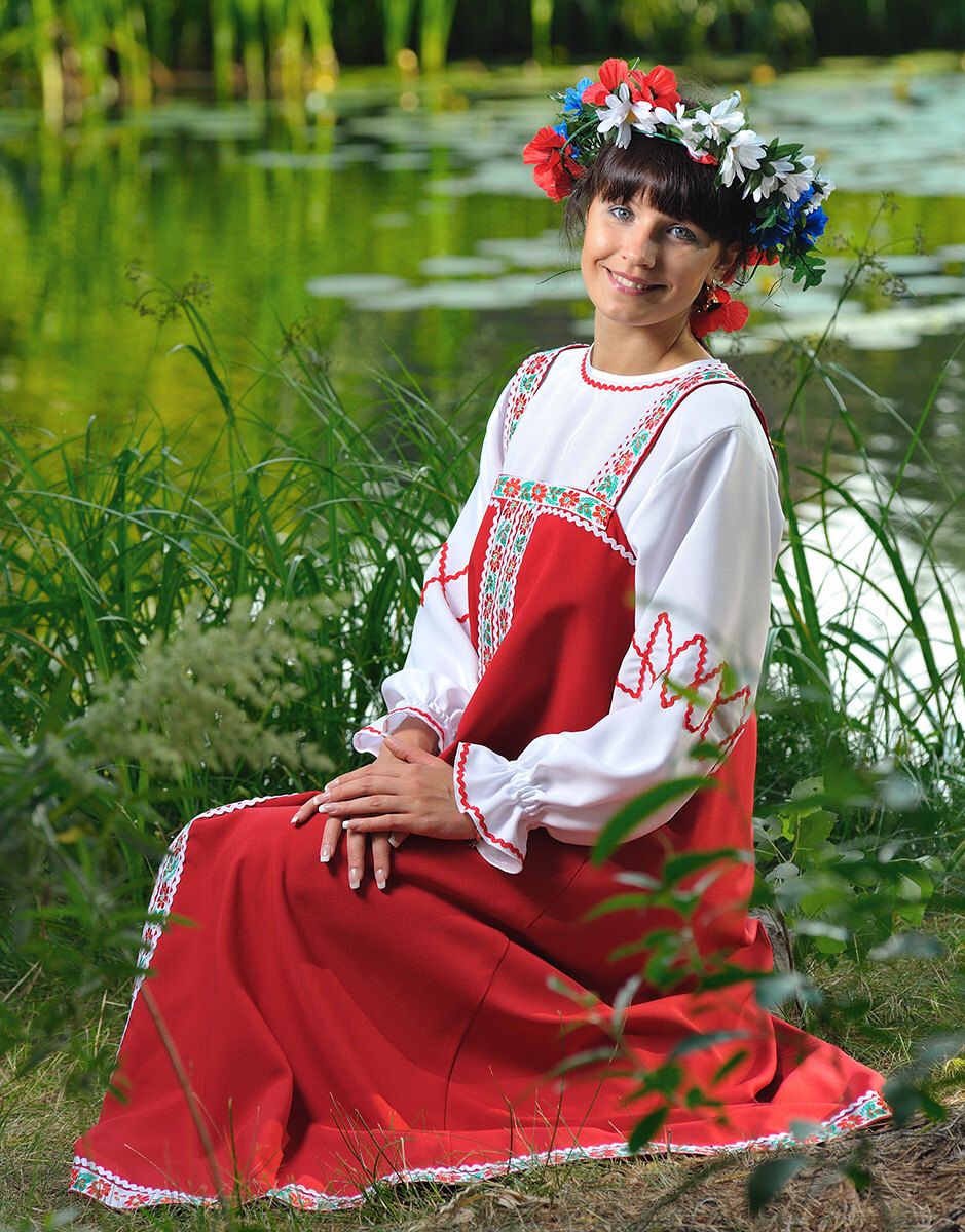 Beautiful girl Girls in Slavic costumes in Santos